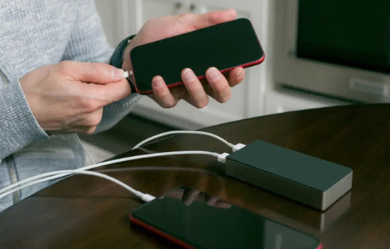 25W냐 45W냐 제대로 고르는 스마트폰 충전기 기준 - Portland - 1