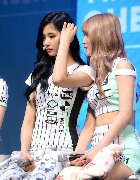 Is Tzuyu's Beauty Secret Blood Circulation? The Secret Behind Her Always Graceful Posture - Las Vegas - 2