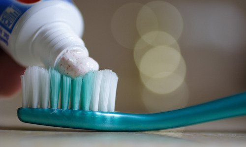 How Much Toothpaste Should You Use? A Generous Amount Like in Ads? Or Just a Pea Size? - Dallas - 1