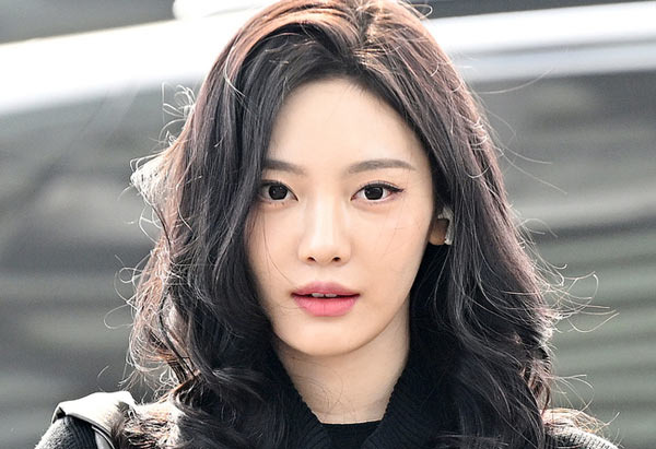 They say the real thing is just a doll, but lately, Ningning has really stepped up her game - Los Angeles - 2