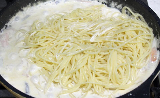Complete with Just Refrigerator Ingredients! Savory Shrimp Bacon Cream Pasta - Los Angeles - 3