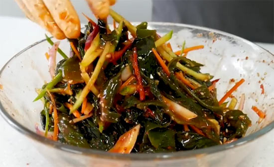 Let's Make a Refreshing and Sweet Seaweed Salad - Palisades Park - 3