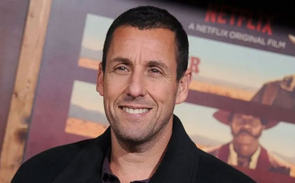 아니 어째서 2025년 할리우드 최고 수입 배우가 아담 샌들러?  - Seattle - 1