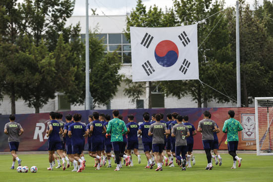 Korea's World Cup First Match Victory Boosts Round of 32 Chances to 93% - Los Angeles - 1