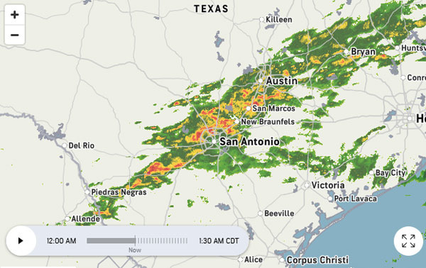 샌안토니오 피에스타 주말에 딱 걸린 비구름 “변덕 날씨” - San Antonio - 1