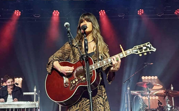 빌보드 핫 100 5주 연속 1위 돌풍 Choosin' Texas - Dallas - 1