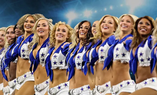 치어리더를 볼 때 와이프 옆에서 표정관리하는 남편들 - Dallas - 3