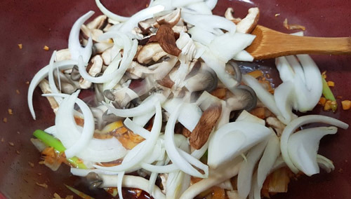 Weekend Lunch Delicacy: How to Make Spicy Stir-Fried Peppers with Flower Buns - San Diego - 3