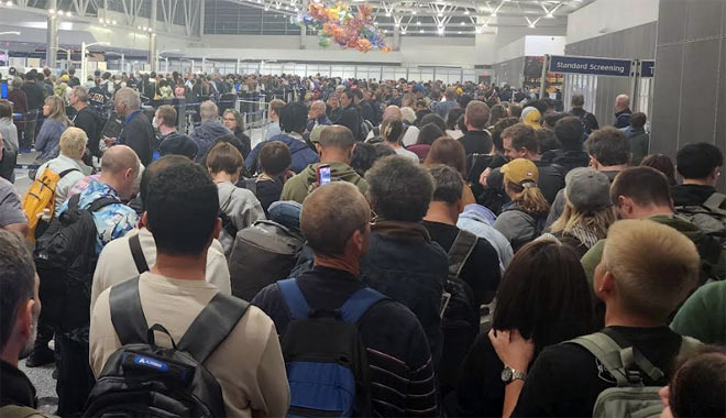 요즘 휴스턴 조지 부시 공항(IAH) TSA 검색대기 시간문제  - Houston - 1