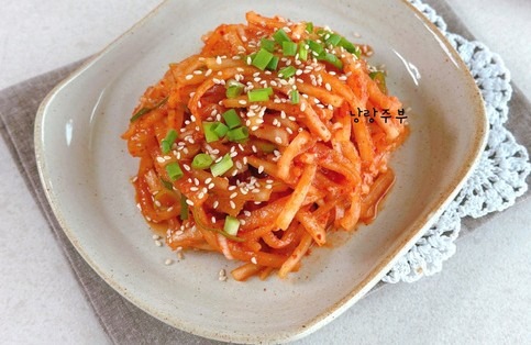 질리지 않는 밑반찬, 무생채 하나로 밥상이 달라집니다 - Long Beach - 1