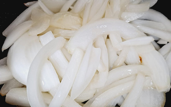 반찬 없고 귀찮을 때, 양파볶음 하나로 밥 해결 - Irvine - 2