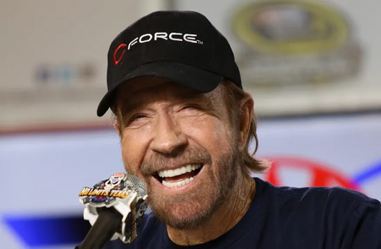 그랜드 마스터 척 노리스 사망, 무술가로 유명한 전설의 이야기 - Honolulu - 1