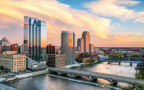The Two Largest Hotels in Grand Rapids — Detailed Comparison of Size, Location, and Amenities - Grand Rapids - 2