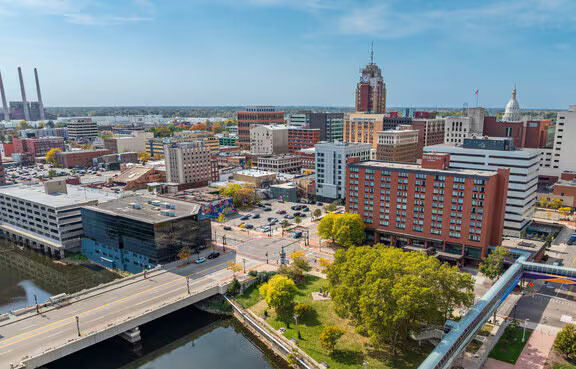 Key Industries and Employment Status Driving Lansing's Economy - Lansing - 1