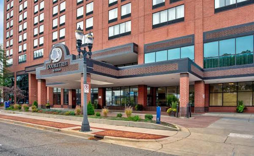 Where to Stay in Lansing? A Closer Look at Two Major Hotels - Lansing - 1