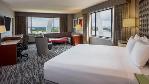 I Reviewed Two Large Hotels in St. Louis - Saint Louis - 2