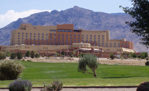 Comparing the Two Largest Hotels in Albuquerque - Albuquerque - 1