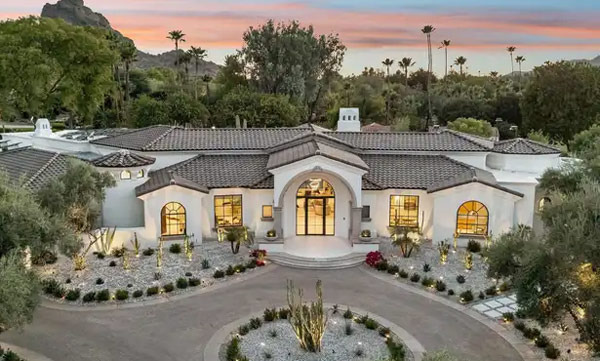 Which Area is the Phoenix Luxury Neighborhood and How Expensive is it? - Phoenix - 1