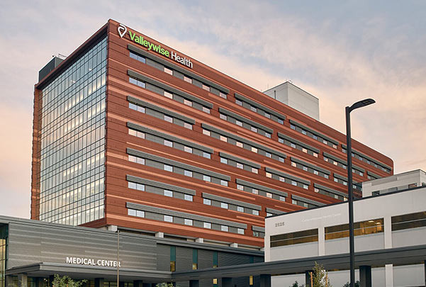 피닉스 공공의료의 중심, Valleywise Health  - Phoenix - 1