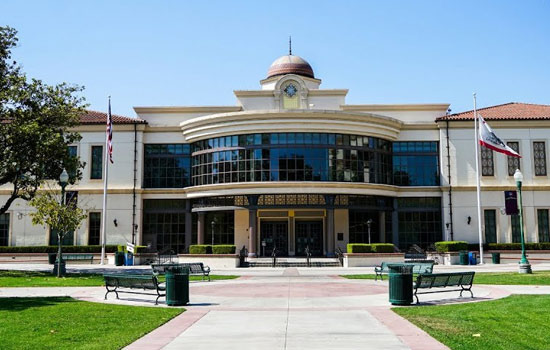 커뮤니티 칼리지 하면 풀러턴 칼리지와 사이프러스 칼리지 - Anaheim - 1