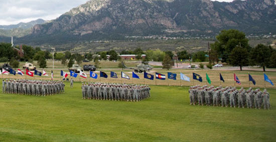 콜로라도 스프링스가 군사 도시라고 불리우는 이유들 - Colorado Springs - 1