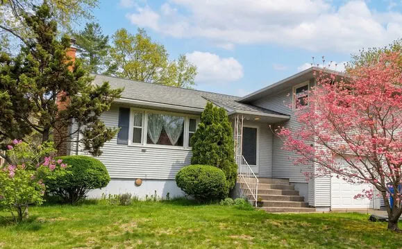 Hartford Housing Prices: Mortgage Payments and Required Monthly Income Based on $290,000 - Hartford - 1