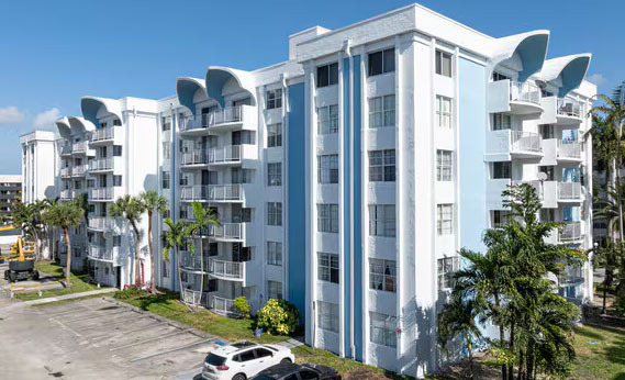 Should I Buy a House or Rent in Miami? - Miami - 1