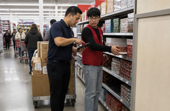 6 Common Traits of Holiday Workers Who Become Full-Time Employees - Jacksonville - 1