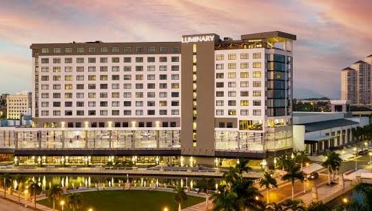 Features of Two Large Hotels in Fort Myers - Fort Myers - 1