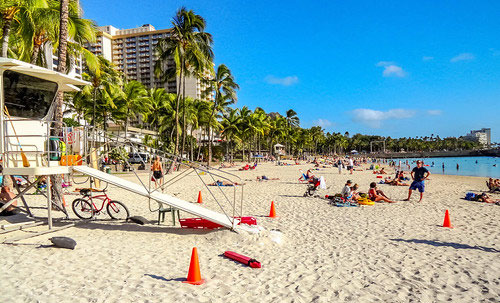 하와이 관광 의존 경제가 경기침체에 취약한 원인  - Honolulu - 2