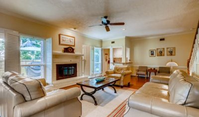 Renting a 2-Bedroom in Honolulu is Quite Expensive - Honolulu - 1