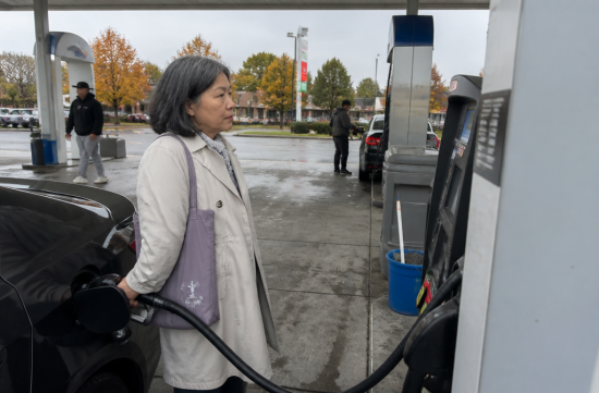 Impact of Joliet Refinery on Gas Prices, Glenview Gas Station on Sunday - Glenview - 1